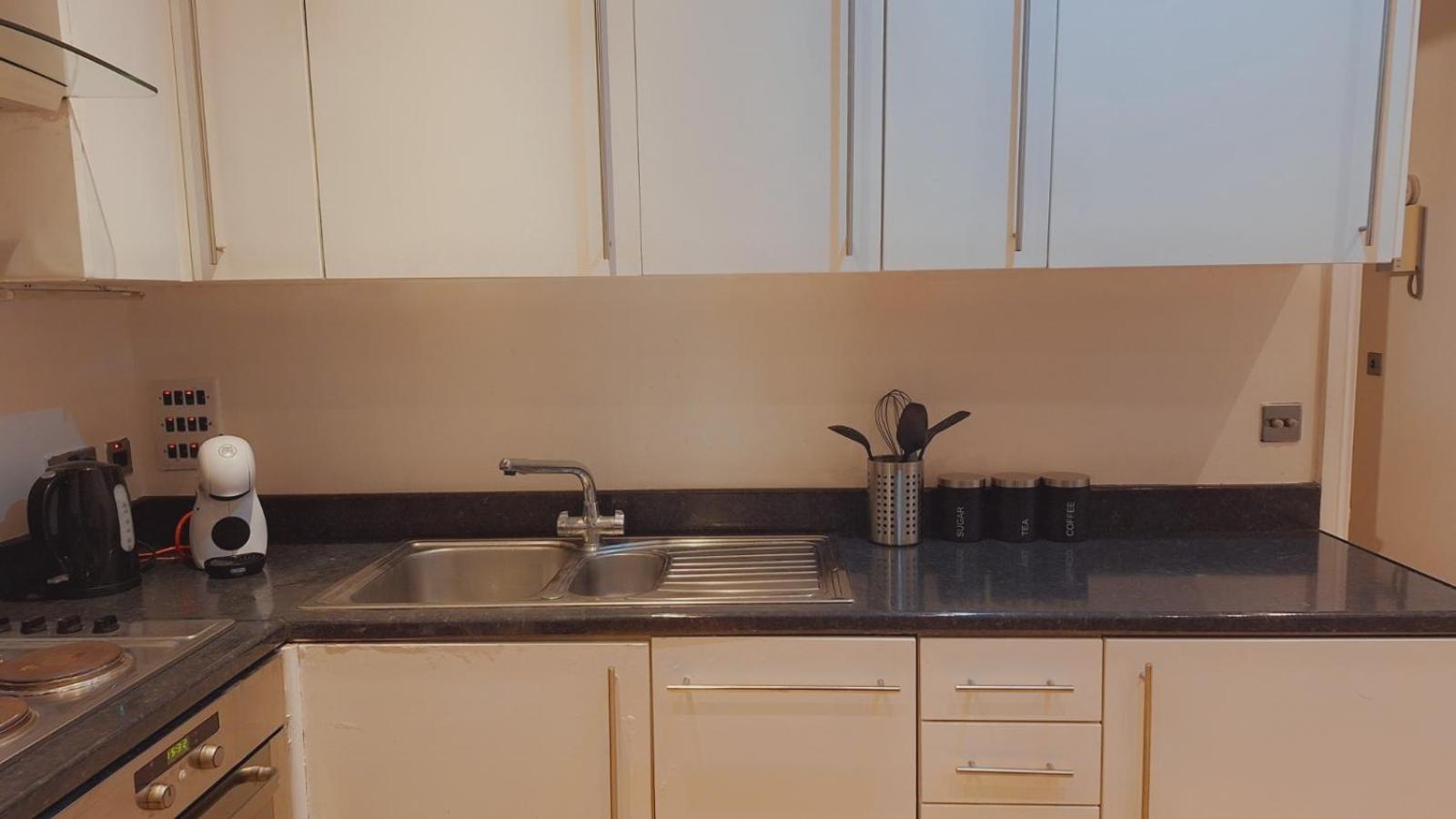 Comfortable - Cosy - Budget Studios In City Center London Eksteriør billede