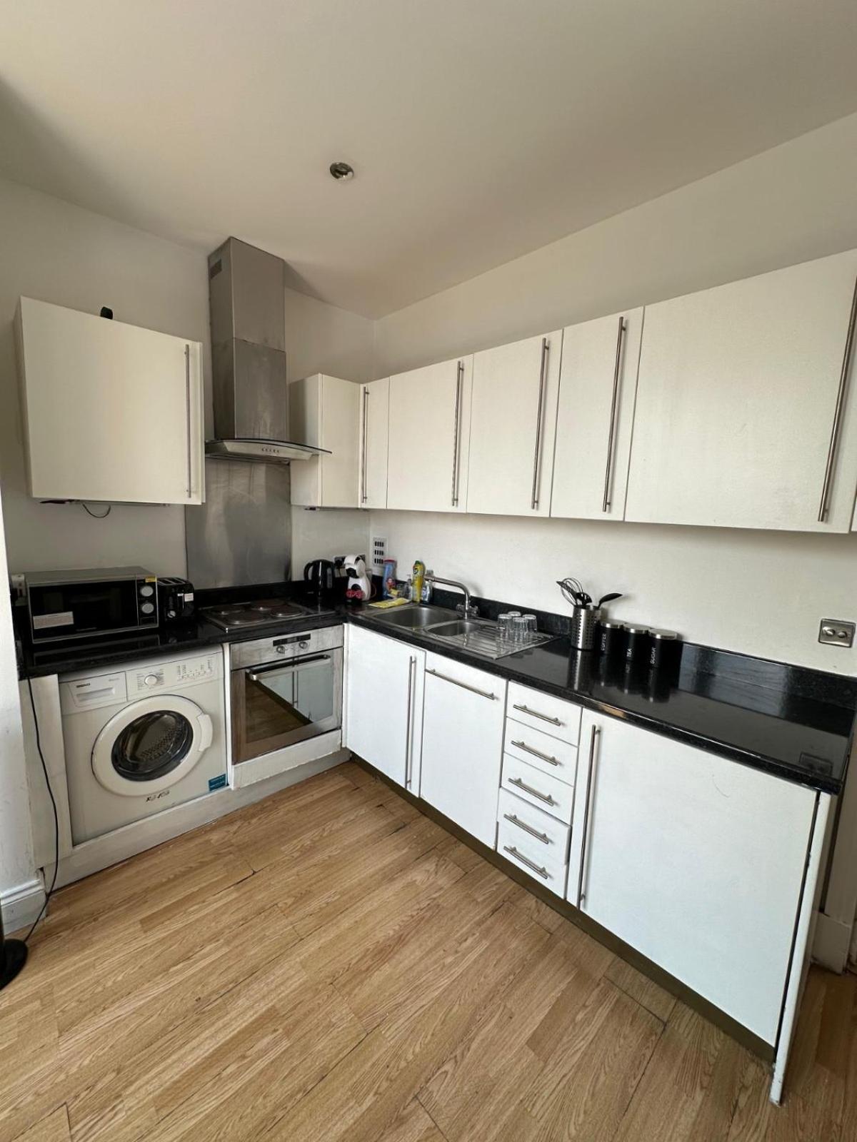 Comfortable - Cosy - Budget Studios In City Center London Eksteriør billede